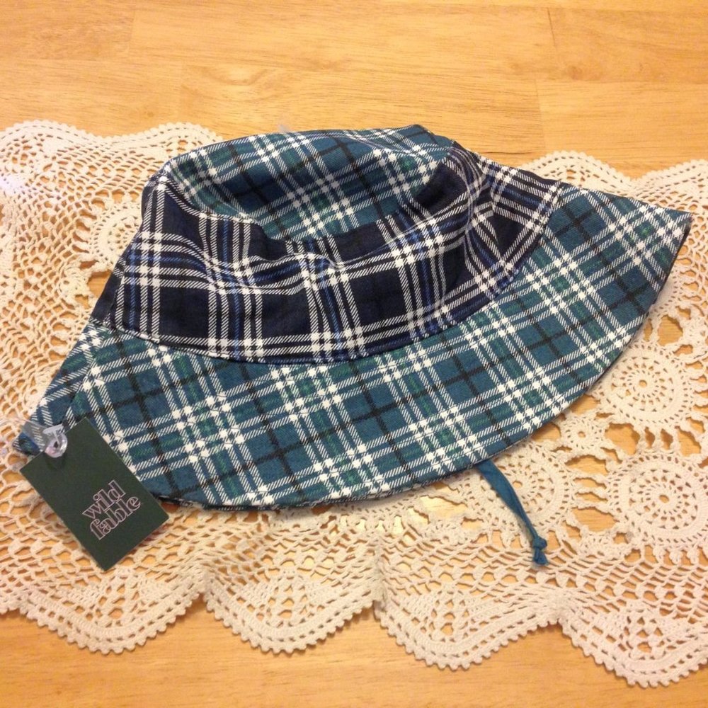 Wild Fable cap 100% cotton shell, Plaid design NWT